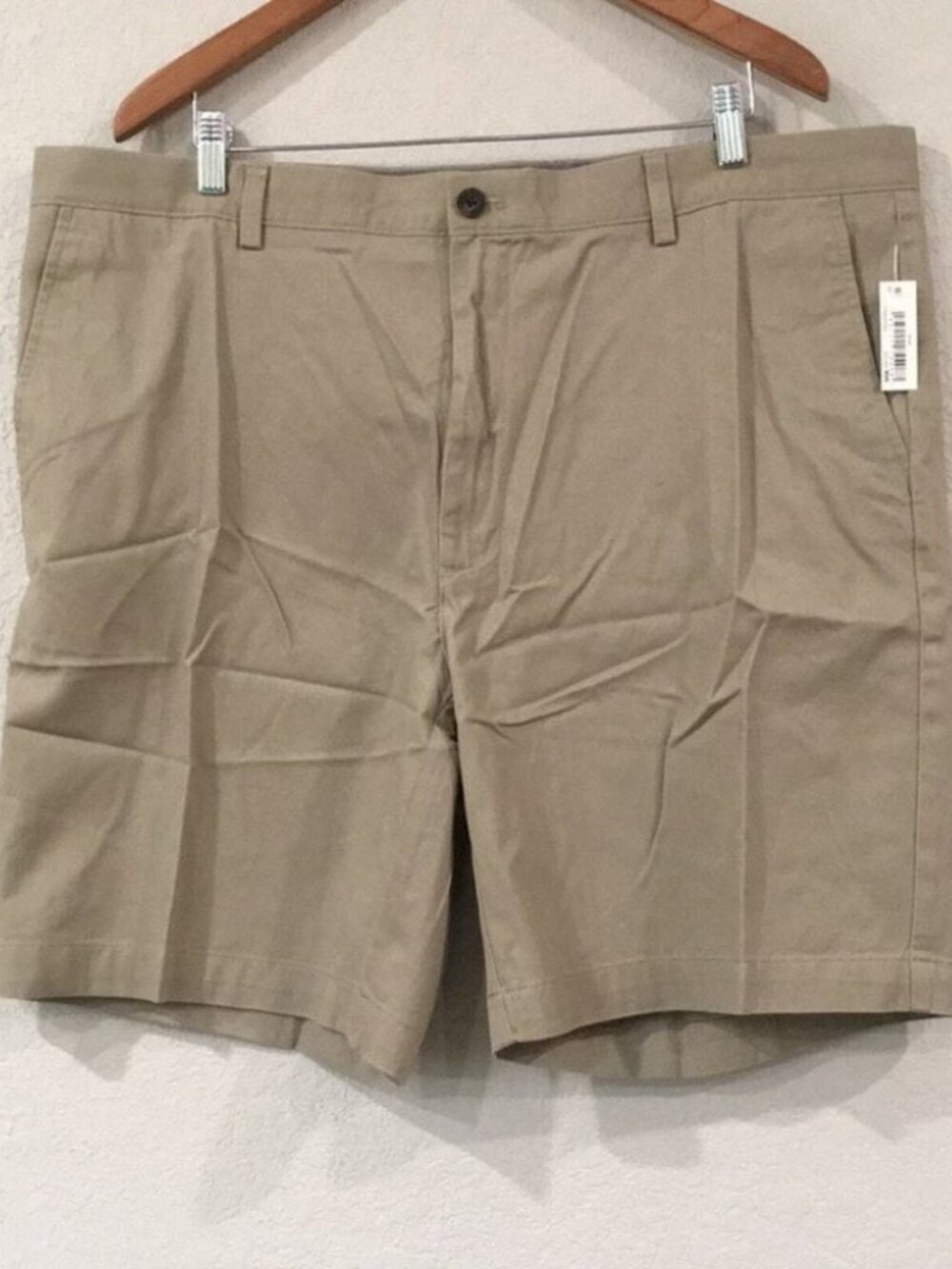 NEW Amazon Essentials Men’s Sz 44 Classic Fit 9” Shorts Khaki 100% Cotton